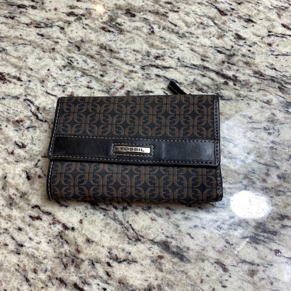 Fossil trifold wallet